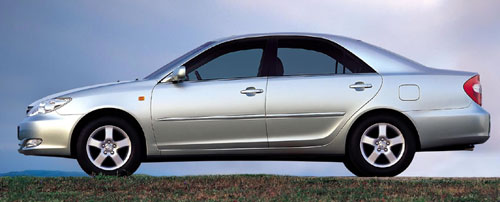По сравнению с четвертым поколением Toyota Camry 2001–2006 гг.в. стала больше