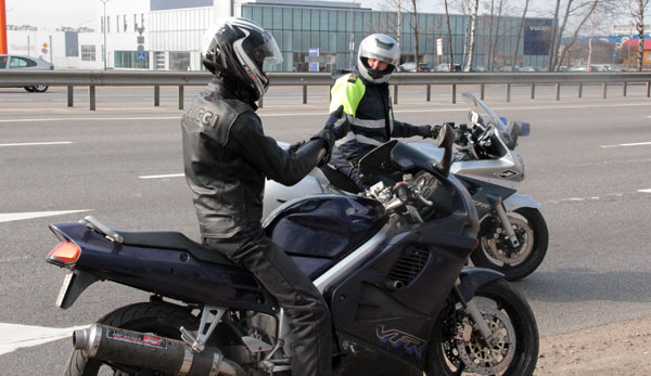 Контроль ГАИ за соблюдением ПДД мотоциклистами