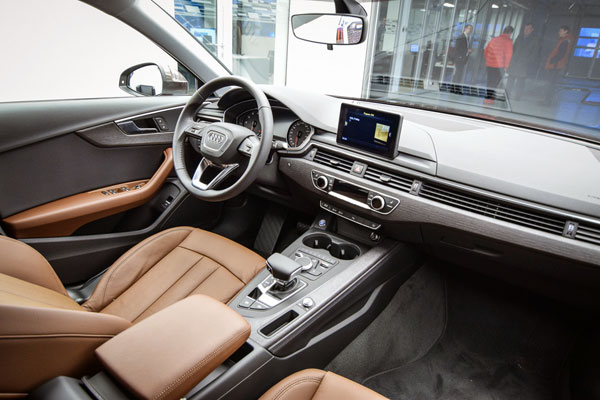 Audi A4 (2015_