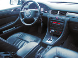 Интерьер Audi A6 (2001-2004 г.в.)