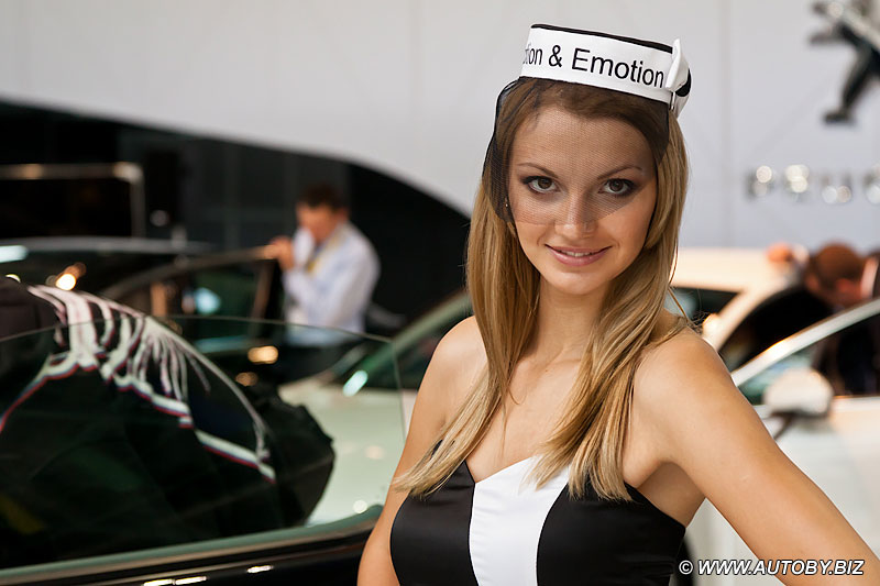 Девушки на Моторшоу 2011 - Стенд Peugeot