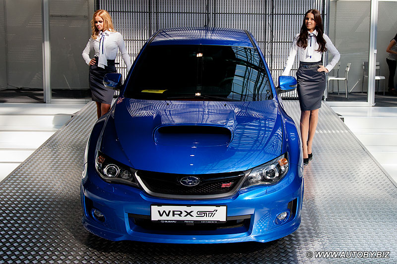 Девушки на Моторшоу 2011 - Стенд Subaru