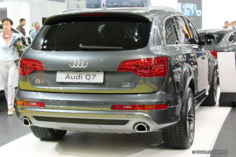 Audi Q7 на Моторшоу 2013