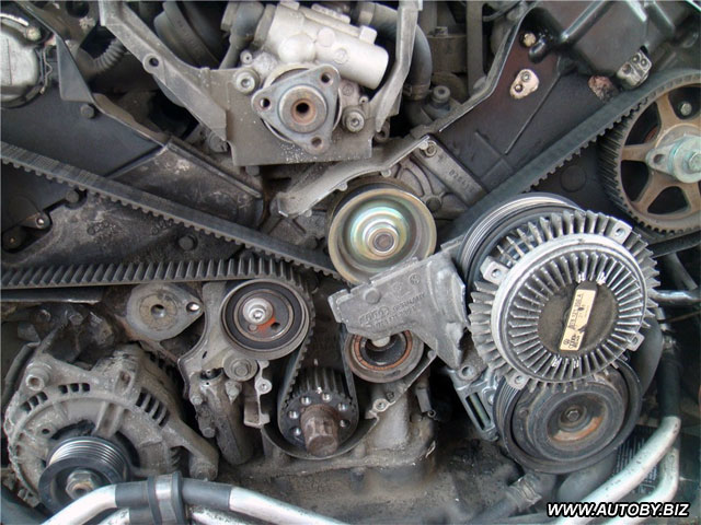 Снят шкив и крыльчатка вентилятора (VW Passat B5 2.8)