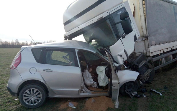 Последствия ДТП в Кобринском районе на 516-м км автодороги М10