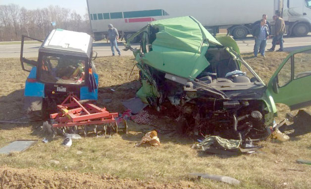 Последствия ДТП в Барановичском районе вблизи деренви Новый свет на автодороге M1/E30 (04.04.2019)