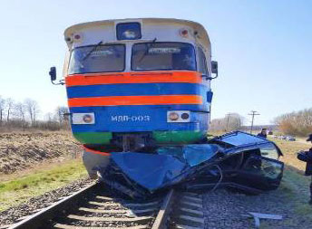 Последствия ДТП на железнодорожном переезде в Волковыском районе (11.04.2020)