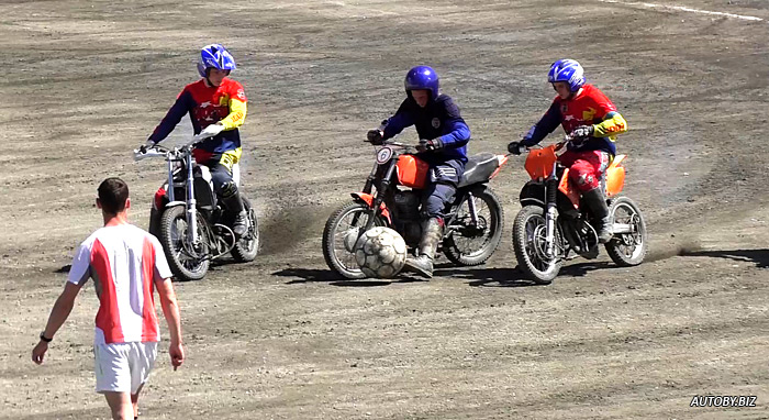 Play Motoball