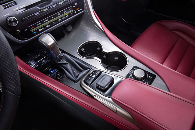 Интерьер Lexus RX 350 (Автосалон в Нью-Йорке 2015)