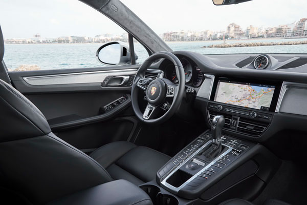 Интерьер Porsche Macan S (2018)
