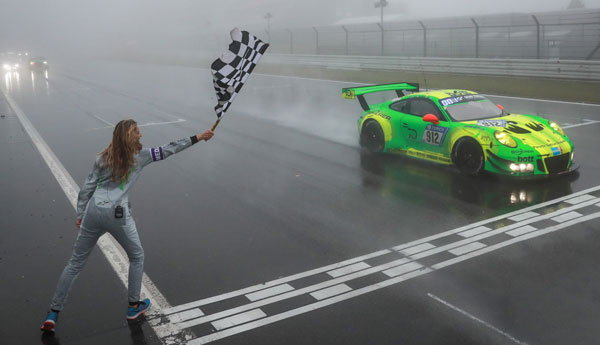 Porsche 911 GT3 R побеждает в гонке «24 часа Нюрбургринга»