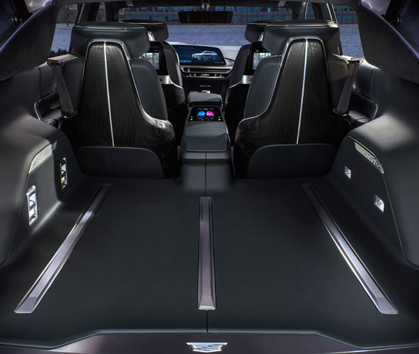 Lyriq - первый полностью электрический кроссовер Cadillac (2020)