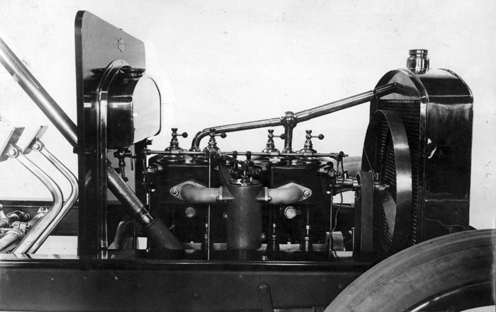 4-цилиндровый двигатель L&K модели Type E, установленный на пассажирскую версию Type E