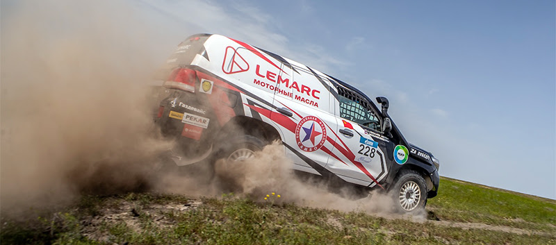 Антон Мельников и Антон Николаев на Nissan NP300 / баха Золото Кагана 2026