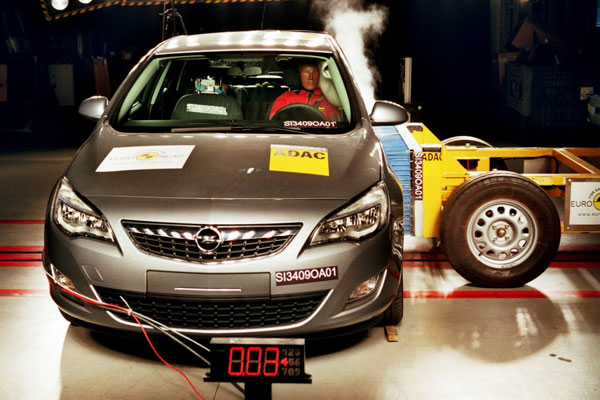 Краш-тест Opel Astra (2009)